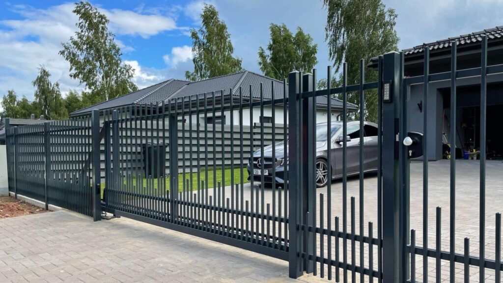 Liugvärav + jalgvärav
